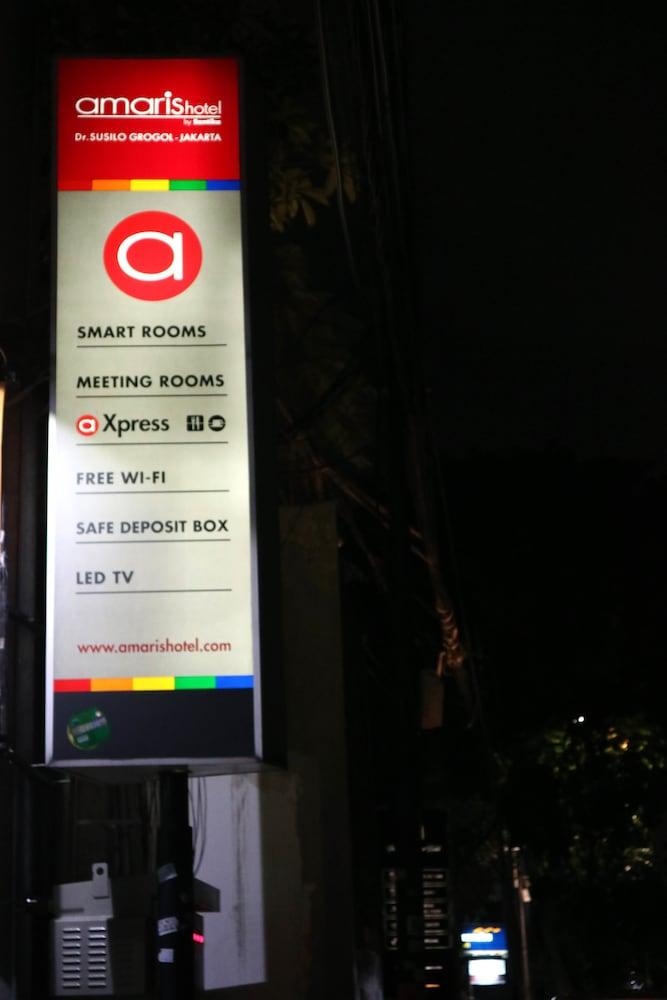 Amaris Hotel Dr. Susilo Grogol Jakarta Extérieur photo