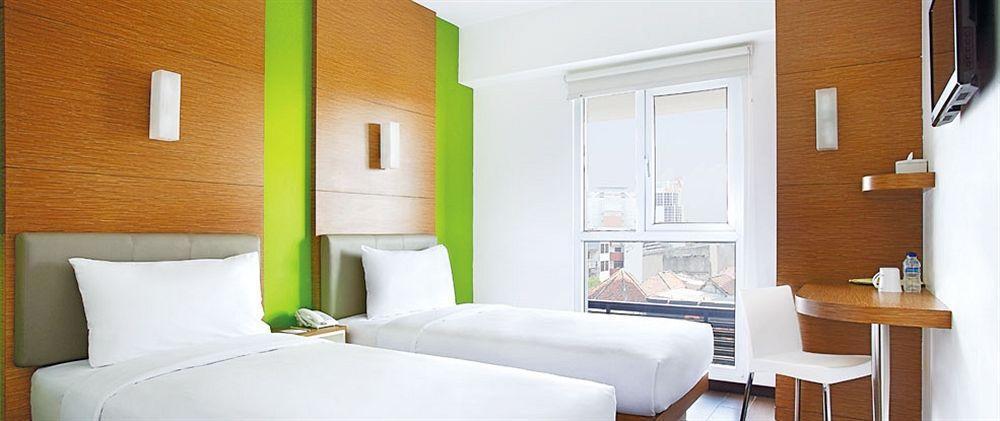 Amaris Hotel Dr. Susilo Grogol Jakarta Extérieur photo
