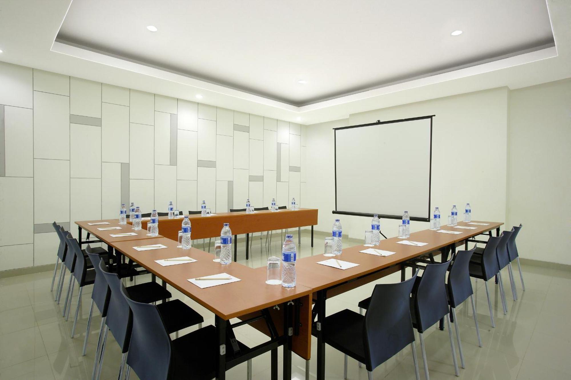 Amaris Hotel Dr. Susilo Grogol Jakarta Extérieur photo