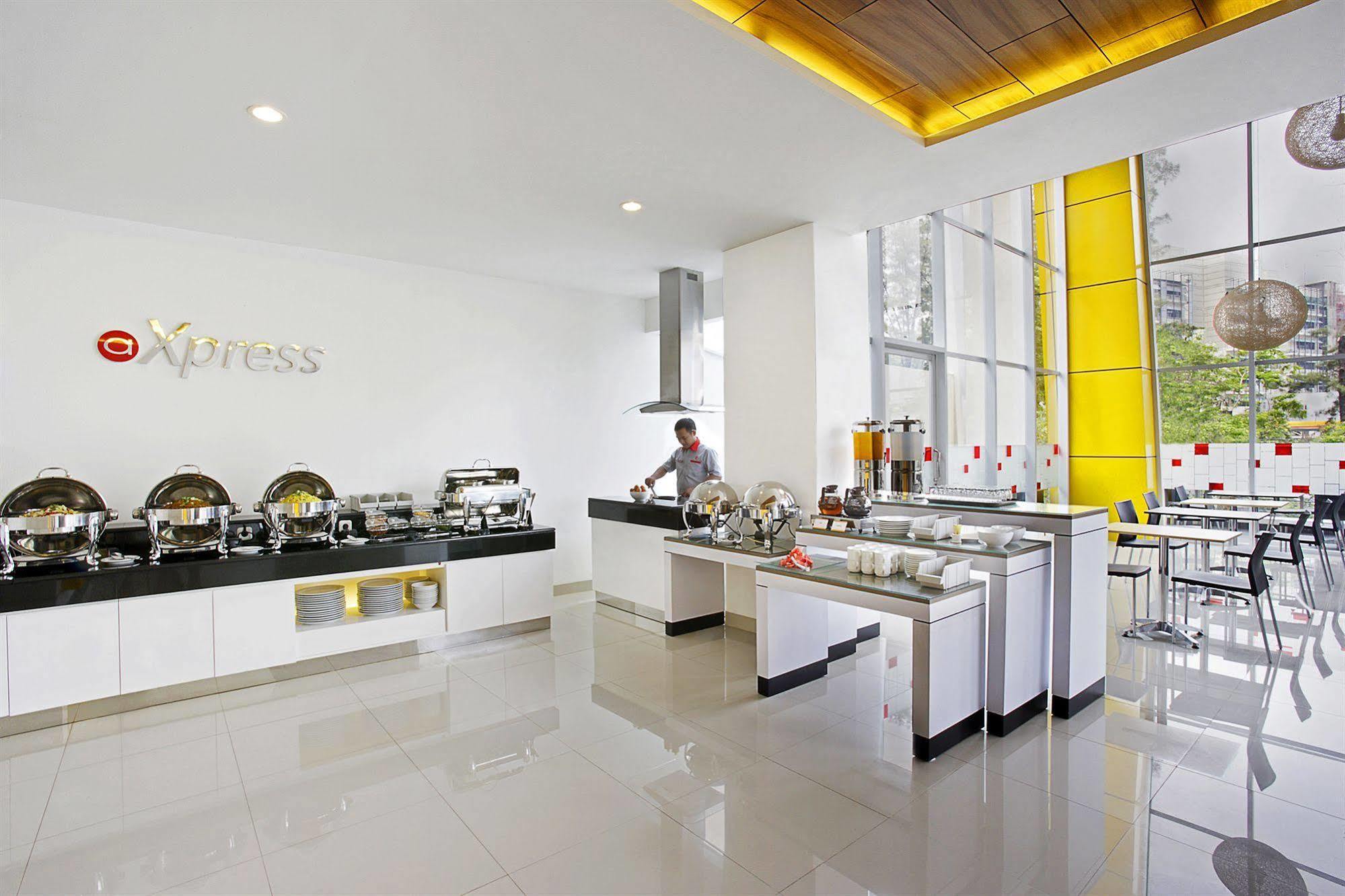 Amaris Hotel Dr. Susilo Grogol Jakarta Extérieur photo