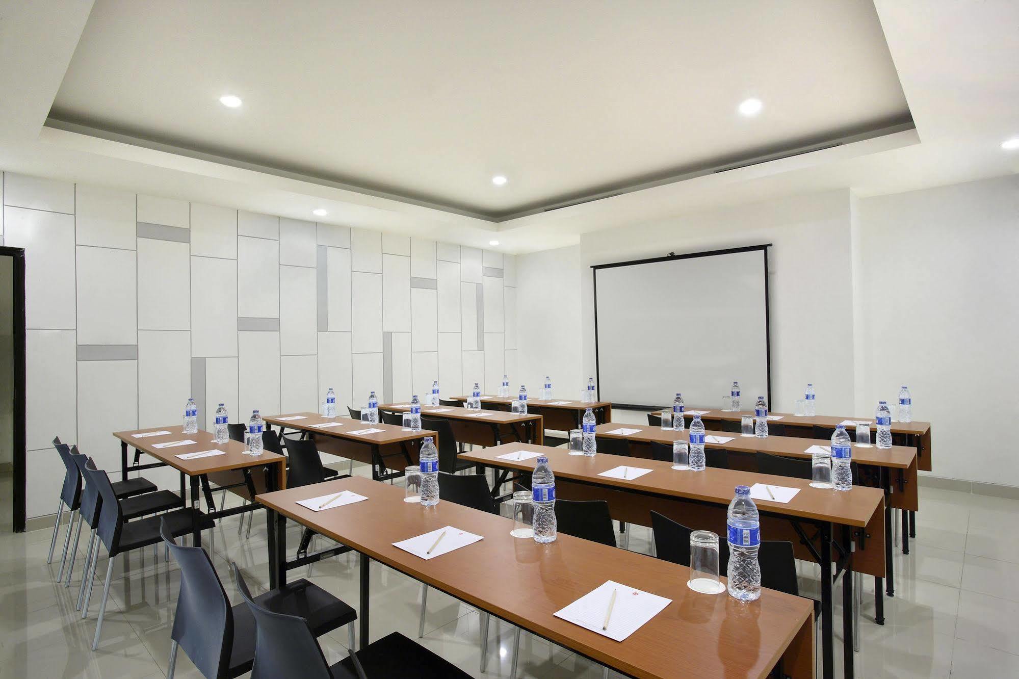 Amaris Hotel Dr. Susilo Grogol Jakarta Extérieur photo